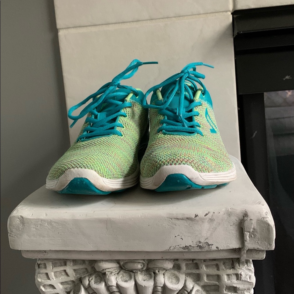 Like New!!women’s Vionic running shoes.Sz.8. - Picture 6 of 6